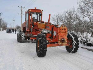 Akşehir’de Kar Temizliği Çalışmaları 7/24 Devam Ediyor