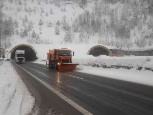 Bolu Dağı’nda Hafif Kar Yağışı Devam Ediyor