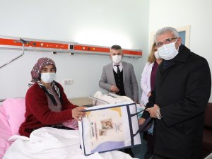 Yolu Kapalı İlçedeki Bebek Ve Annesini Umke Ekipleri Tıp Merkezine Yetiştirdi