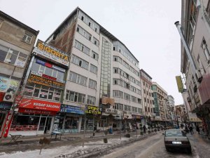 Van Büyükşehir Belediyesinin Hasarlı İki Hizmet Binası İçin Yıkım Kararı