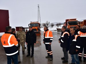 Vali Baruş, Karlı Yolları Açma Çalışmalarını Denetledi