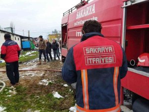 Tavuk Çiftliğinde Çıkan Yangın İtfaiye Ekiplerince Söndürüldü