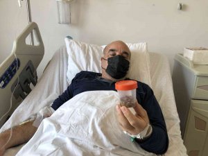 Sırtında Açılan 1 Santimetrelik Delikten Bin 200 Taş Çıkartıldı