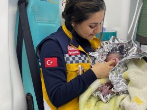 Batman’da Ambulansta Doğan Bebeğe ’Recep Tayyip’ Adı Verildi