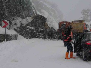 Zonguldak-i̇stanbul Karayolundaki Heyelan Sonrası Çalışma Başlatılacak
