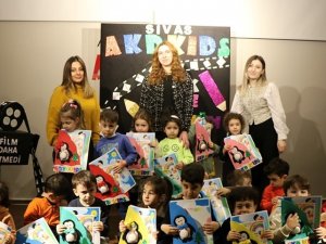 Anaokulu Miniklerinin Karne Heyecanı