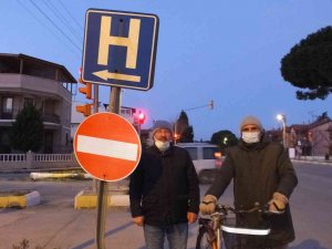 Burhaniye’de Duyarlı Vatandaşların Tabela Tepkisi