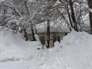 Bitlis’te Kar Esareti Devam Ediyor