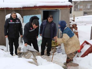 İ̇l Özel İ̇daresi Ekipleri, Yaşlı Kadının Yardım Çağrısına Kayıtsız Kalmadı