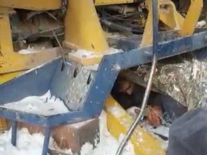Kar Temizliği Yaparken Devrilen İş Makinesinin Altında Kaldı