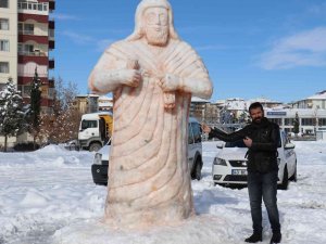 Malatya’da Kardan Dev Tarhunza Heykeli Yoğun İlgi Görüyor