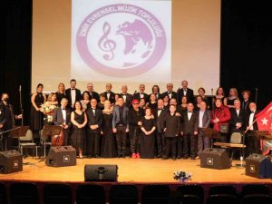 84 Yaşındaki Tatar Sanatçıdan Sahne Performansı