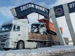 Yüksekliği Doğru Hesap Edemedi Sanayinin Kapısını Devirdi