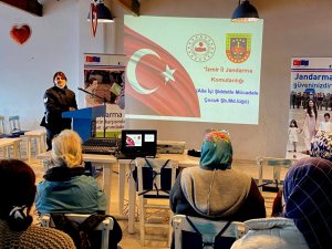 Jandarma, Çeşme’de Kadınları Şiddete Karşı Bilgilendirdi