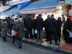 Kardan Sonra Evden Çıkan Vatandaş Balığa Hücum Etti