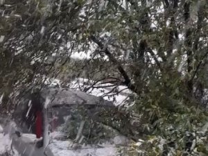 Çatalağzı Beldesinde Heyelan Nedeniyle Yol Trafiğe Kapatıldı
