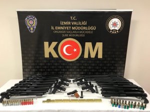 İ̇zmir’de Silah Kaçakçılığı Operasyonu: 3 Gözaltı