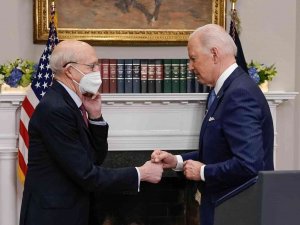 Biden’ın Yeni Yüksek Mahkeme Yargıcı Adayı Siyahi Bir Kadın Olacak