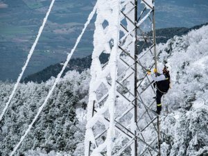 Kesintisiz Enerji İçin Çalışan Ekipler Hava Şartlarına Aldırmıyor