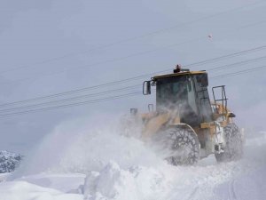 Erzincan’da Kar Ve Tipiden 163 Köy Yolu Ulaşıma Kapalı