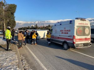 Kahramanmaraş’ta Otomobil İle İşçi Servisi Çarpıştı: 4 Yaralı