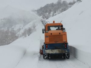 Bitlis’te Tipi Ve Fırtınaya Rağmen Köy Yolları Açılıyor