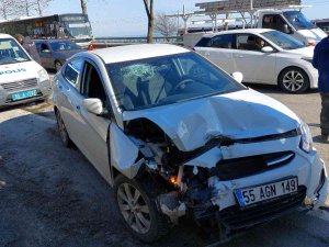 Samsun’da Arıza Yapan Minibüse Otomobil Çarptı: 1 Yaralı
