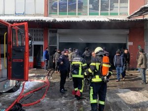 Kompresörden Çıkan Yangın İş Yerinde Hasara Neden Oldu