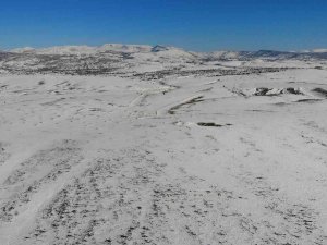 Kar Yağışı Çiftçilerin Yüzünü Güldürü