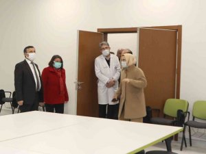 Rektör Çalış, Tıp Fakültesi Merkezi Derslikler Binasında İncelemede Bulundu