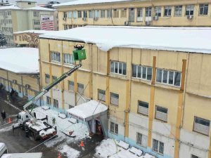 Şahinbey Belediyesi’nden Kamu Binalarına Destek