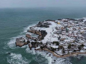 Kocaeli’nin Sahilleri Kar İle Birleşti, Ortaya Bu Manzaralar Çıktı