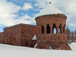 ’Sakin Şehir’ Ahlat’ın Tarihi Mekanlarından Kartpostallık Kar Manzaraları