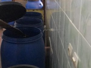 Manisa’da Bir İş Yerinde 700 Litre Kaçak Şarap Ele Geçirildi