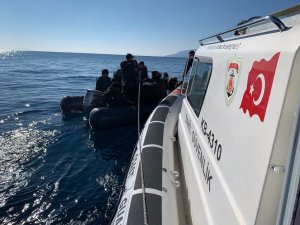 Ege’de Kaçak Göçmenlerin İmdadına Sahil Güvenlik Yetişti