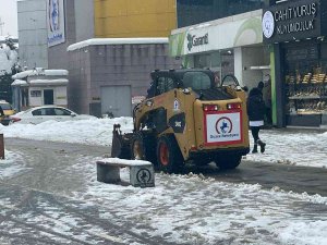 Kaldırımlar Bu Makine İle Temizleniyor