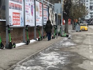 Scooterler Yaya Ulaşımını Zorlaştırıyor