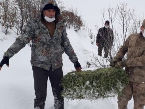 Elazığ’da Yaban Hayvanları İçin Doğaya Yem Bırakıldı