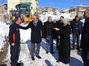 Usta Ve Kavuş’tan Kar Ekiplerine Sıcak Çay İkramı