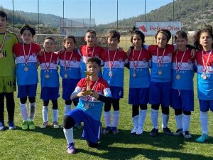 Çamlık Futbol, Turnuvadan Kupayla Döndü