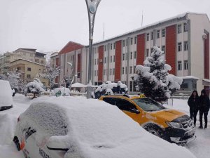 Hakkari’de 82 Yerleşim Yerinin Yolu Ulaşıma Kapandı