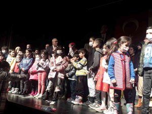 ‘Bizimkiler’ Ve ‘Küfe’ Salihli’de Sahnelendi