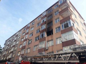 Küçükçekmece’de Yangın Paniği: 6 Kişi Binada Mahsur Kaldı