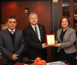 Kan Bağışı Merkezi’nden Başkan Kasap’a Plaket