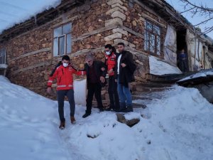 Bingöl’de Umke Karlı Yolları Aştı, Vatandaşı Hastaneye Ulaştırdı