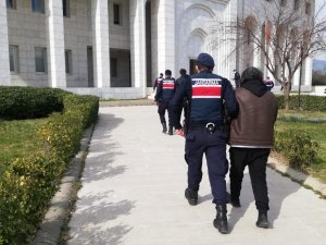 Hırsızlık Şüphelileri Jandarmadan Kaçamadı