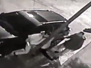Gaziosmanpaşa’da Bıçaklı Saldırı Anı Kamerada