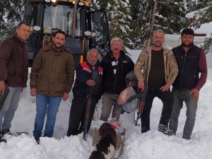 Yolu Kapanan Yaylada Mahsur Kalan 3 Kişi Kurtarıldı