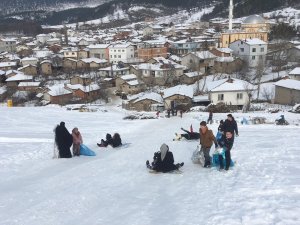 Tahta Kızak Ve Naylonlarla Kar Keyfi