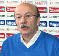Bekaroğlu Trabzon'da Ak Parti'ye ve Erdoğan'a Yüklendi
